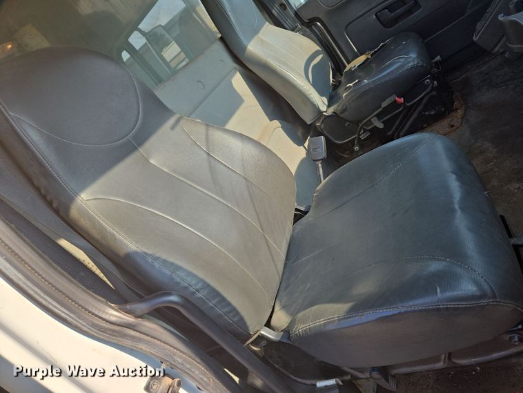 image for item EN8431 2009 International 7500 dump truck