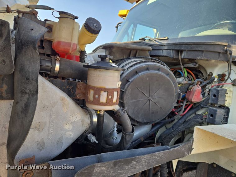 image for item EN8431 2009 International 7500 dump truck