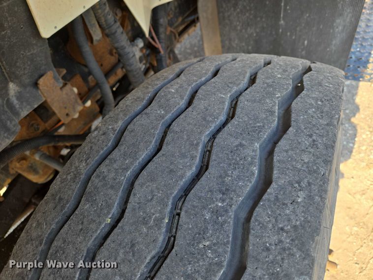 image for item EN8431 2009 International 7500 dump truck