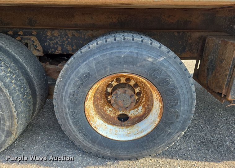 image for item EN8431 2009 International 7500 dump truck