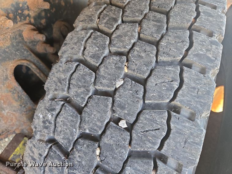 image for item EN8431 2009 International 7500 dump truck