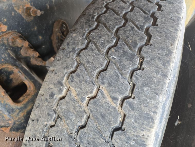 image for item EN8431 2009 International 7500 dump truck