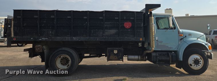 image for item EN8432 2001 International 4700 scissor lift truck