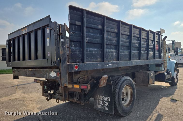 image for item EN8432 2001 International 4700 scissor lift truck