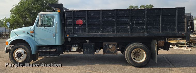 image for item EN8432 2001 International 4700 scissor lift truck