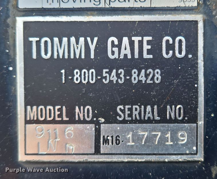 image for item EN8432 2001 International 4700 scissor lift truck