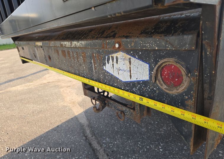 image for item EN8432 2001 International 4700 scissor lift truck