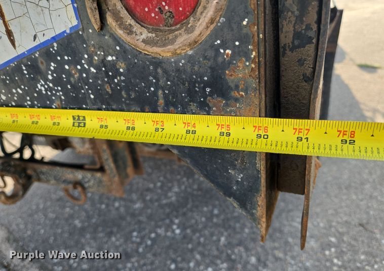 image for item EN8432 2001 International 4700 scissor lift truck