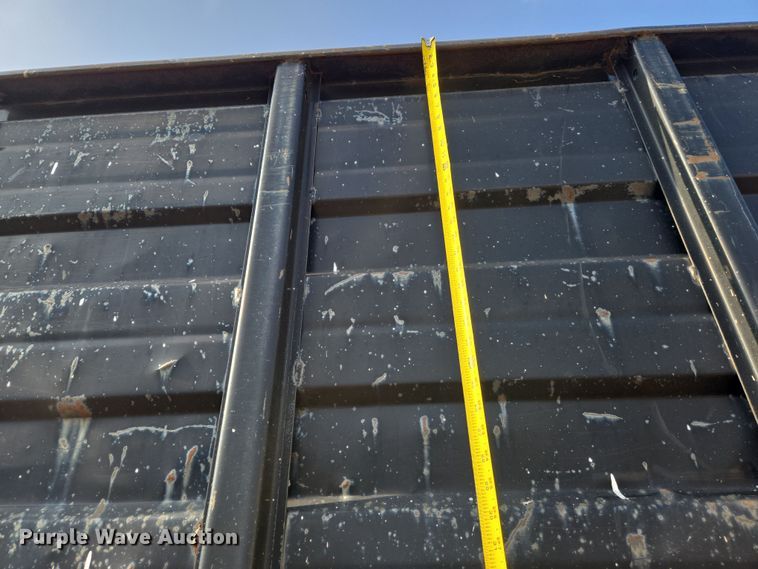 image for item EN8432 2001 International 4700 scissor lift truck