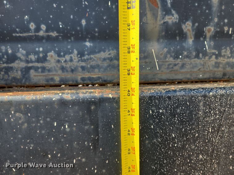 image for item EN8432 2001 International 4700 scissor lift truck