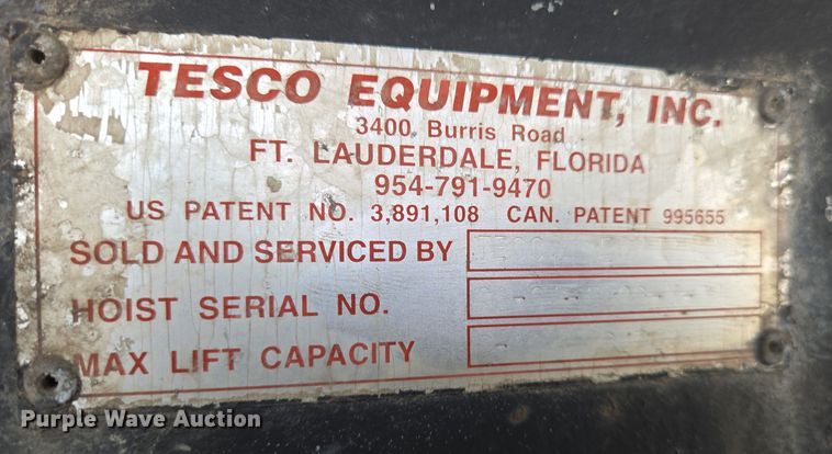 image for item EN8432 2001 International 4700 scissor lift truck