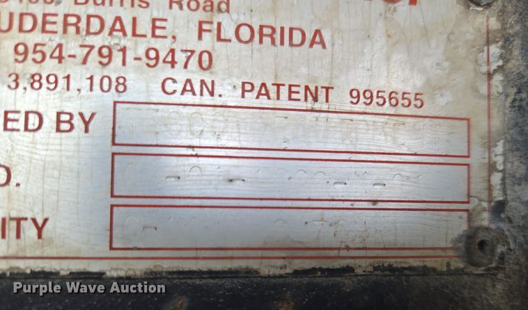 image for item EN8432 2001 International 4700 scissor lift truck