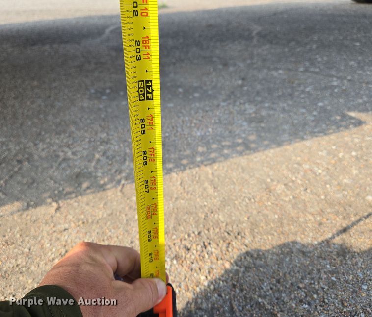 image for item EN8432 2001 International 4700 scissor lift truck