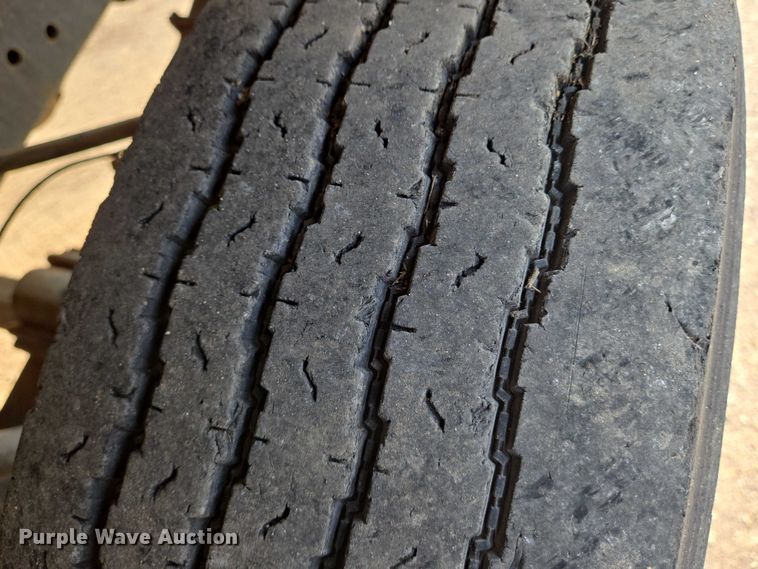 image for item EN8432 2001 International 4700 scissor lift truck