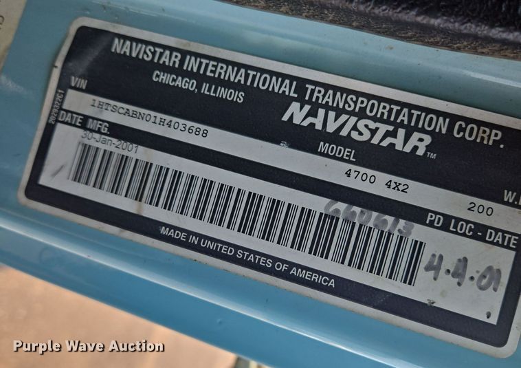 image for item EN8432 2001 International 4700 scissor lift truck