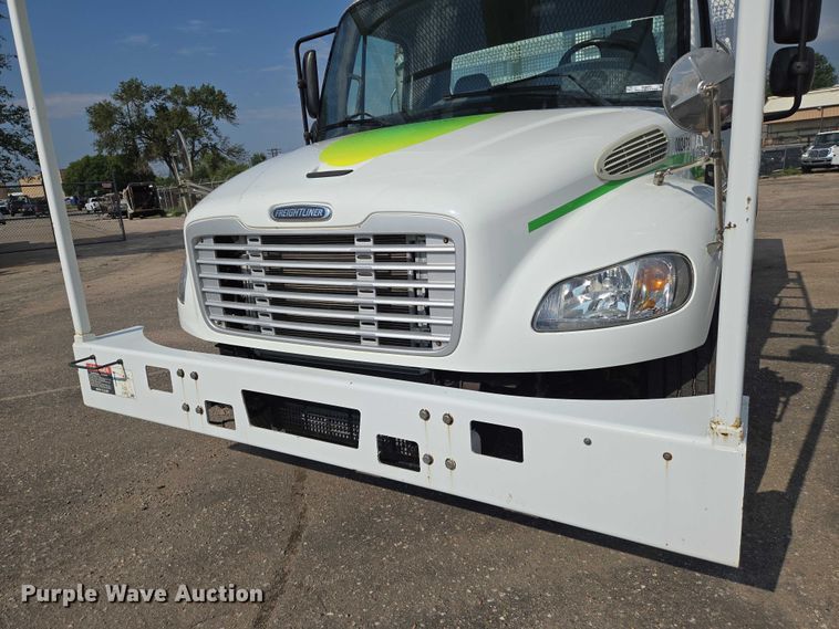 image for item EN8433 2012 Freightliner Business Class M2 bucket truck