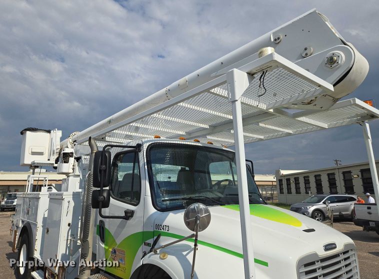 image for item EN8433 2012 Freightliner Business Class M2 bucket truck