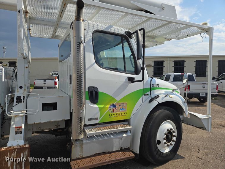 image for item EN8433 2012 Freightliner Business Class M2 bucket truck