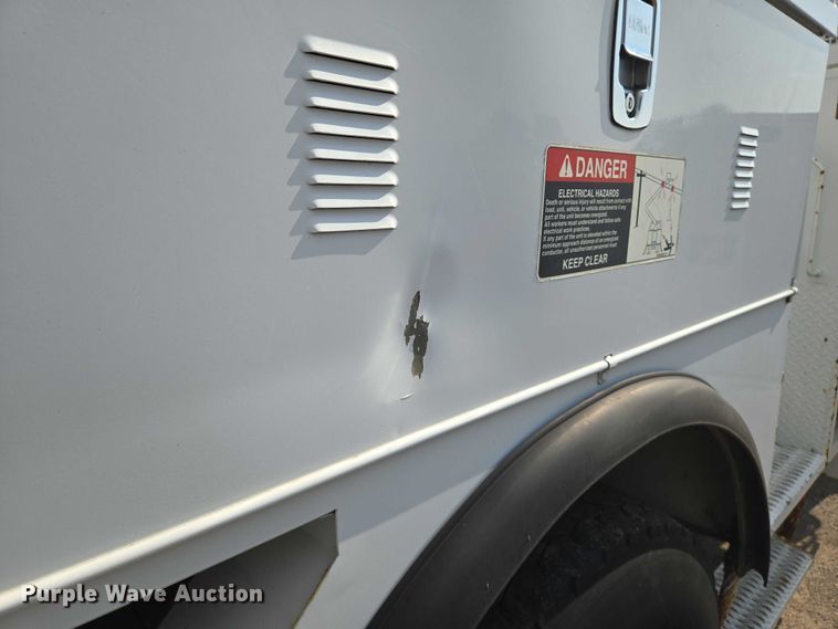 image for item EN8433 2012 Freightliner Business Class M2 bucket truck