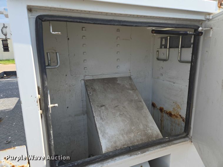 image for item EN8433 2012 Freightliner Business Class M2 bucket truck