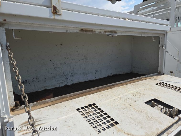 image for item EN8433 2012 Freightliner Business Class M2 bucket truck