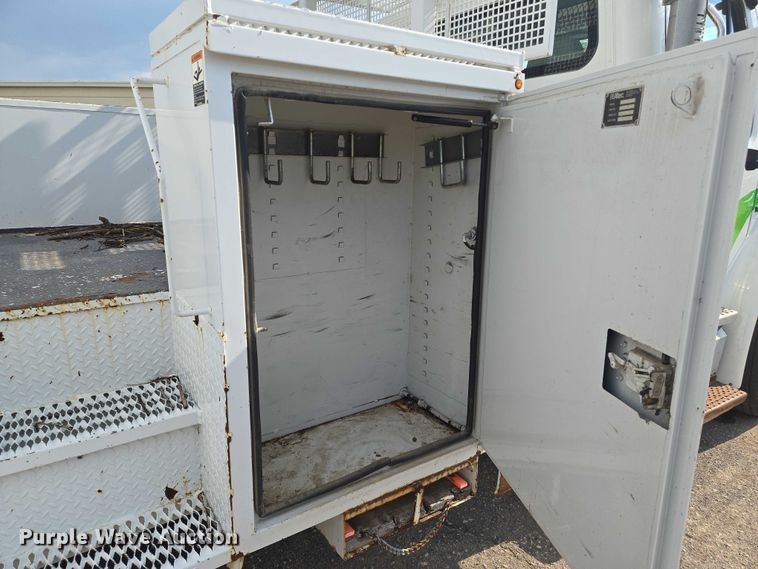 image for item EN8433 2012 Freightliner Business Class M2 bucket truck