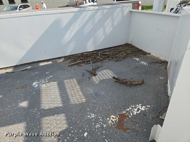 image for item EN8433 2012 Freightliner Business Class M2 bucket truck