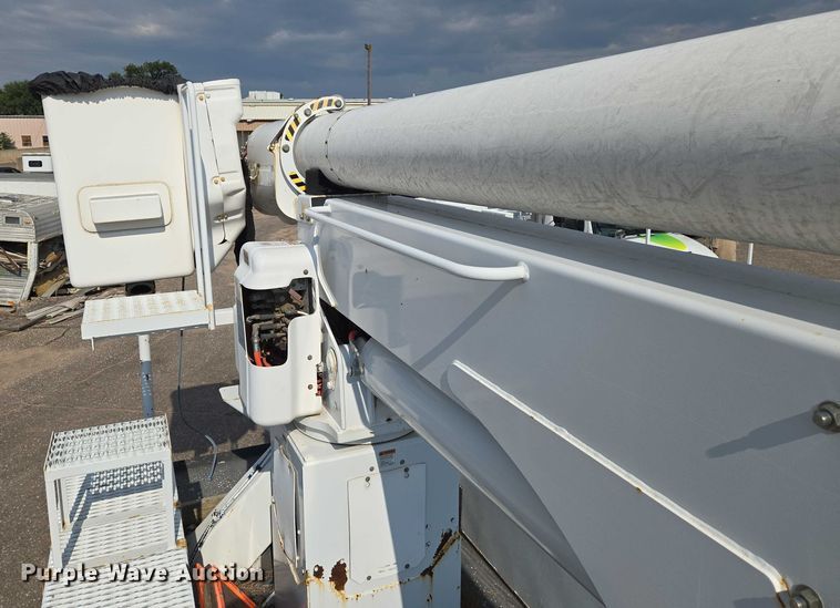 image for item EN8433 2012 Freightliner Business Class M2 bucket truck