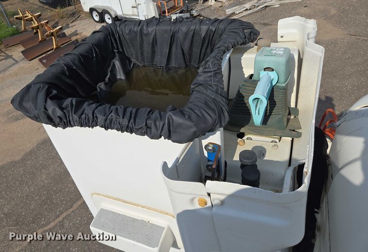 image for item EN8433 2012 Freightliner Business Class M2 bucket truck