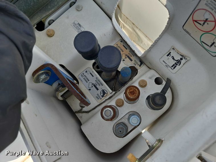 image for item EN8433 2012 Freightliner Business Class M2 bucket truck