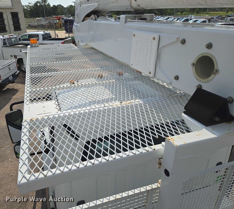 image for item EN8433 2012 Freightliner Business Class M2 bucket truck