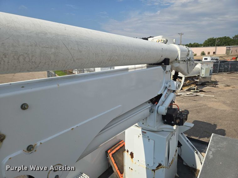 image for item EN8433 2012 Freightliner Business Class M2 bucket truck