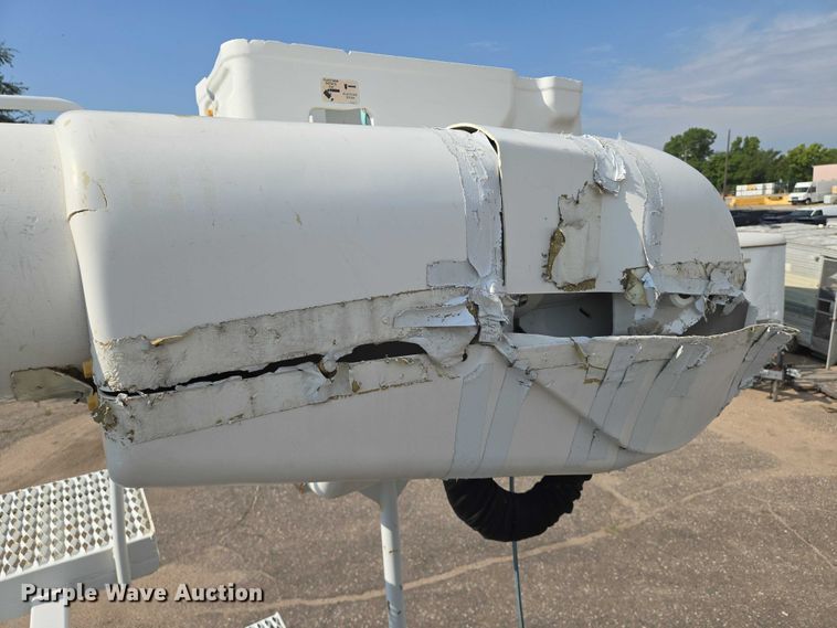 image for item EN8433 2012 Freightliner Business Class M2 bucket truck