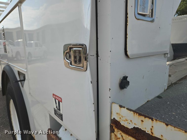 image for item EN8433 2012 Freightliner Business Class M2 bucket truck