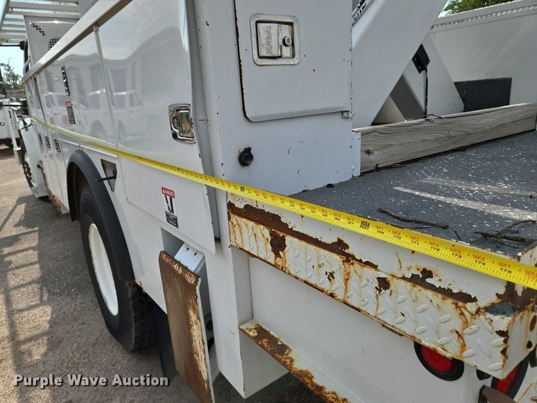 image for item EN8433 2012 Freightliner Business Class M2 bucket truck