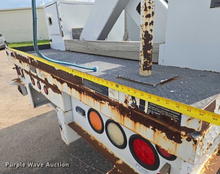 image for item EN8433 2012 Freightliner Business Class M2 bucket truck