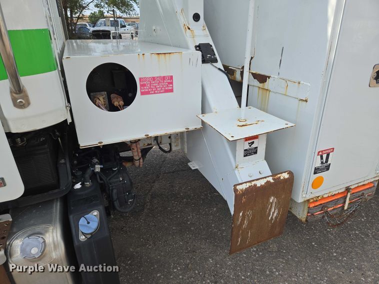 image for item EN8433 2012 Freightliner Business Class M2 bucket truck