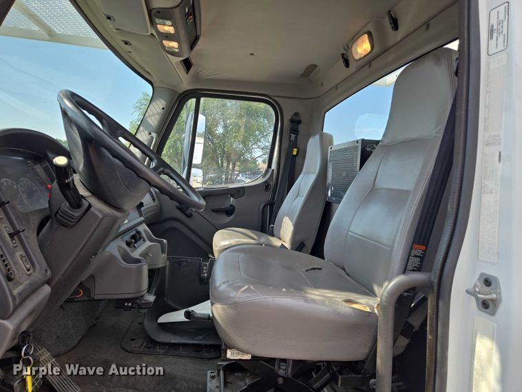 image for item EN8433 2012 Freightliner Business Class M2 bucket truck