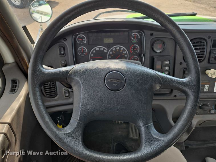 image for item EN8433 2012 Freightliner Business Class M2 bucket truck