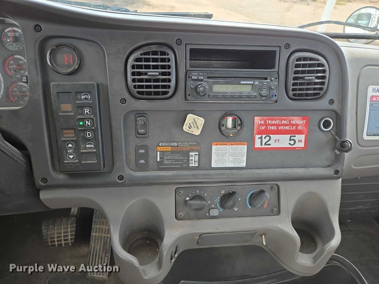 image for item EN8433 2012 Freightliner Business Class M2 bucket truck