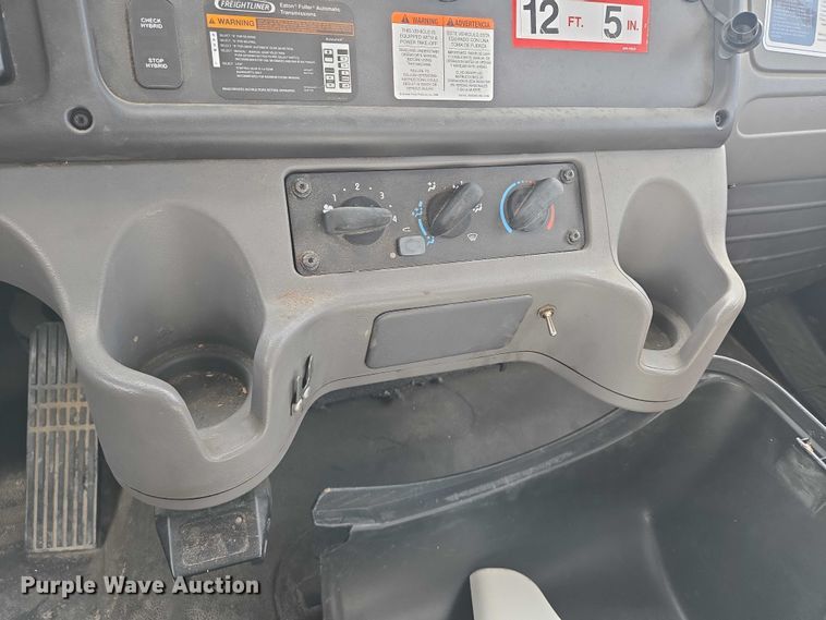 image for item EN8433 2012 Freightliner Business Class M2 bucket truck