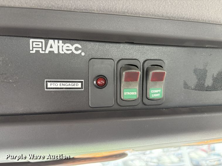 image for item EN8433 2012 Freightliner Business Class M2 bucket truck