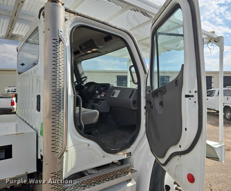 image for item EN8433 2012 Freightliner Business Class M2 bucket truck