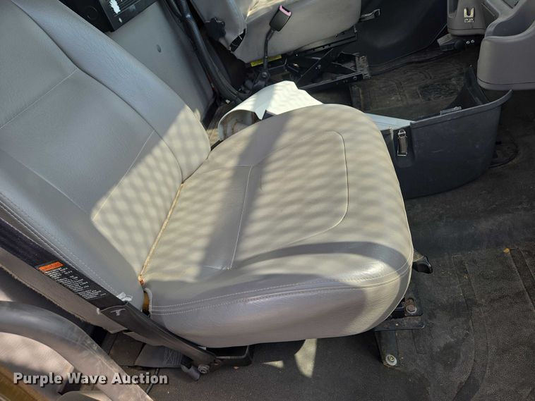 image for item EN8433 2012 Freightliner Business Class M2 bucket truck