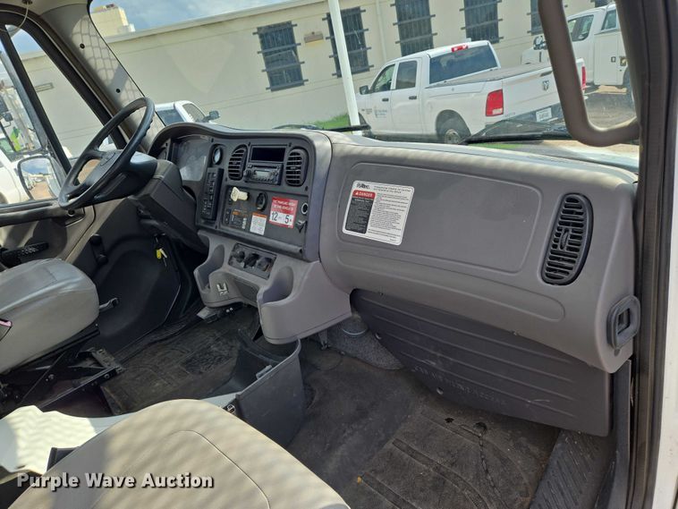 image for item EN8433 2012 Freightliner Business Class M2 bucket truck