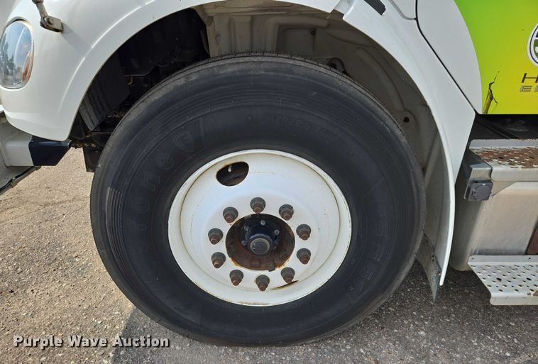 image for item EN8433 2012 Freightliner Business Class M2 bucket truck