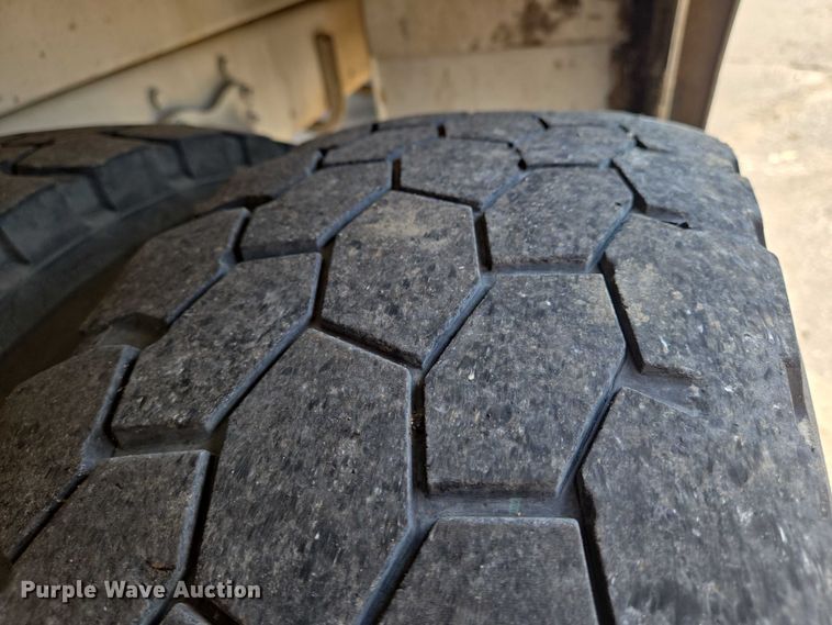 image for item EN8433 2012 Freightliner Business Class M2 bucket truck