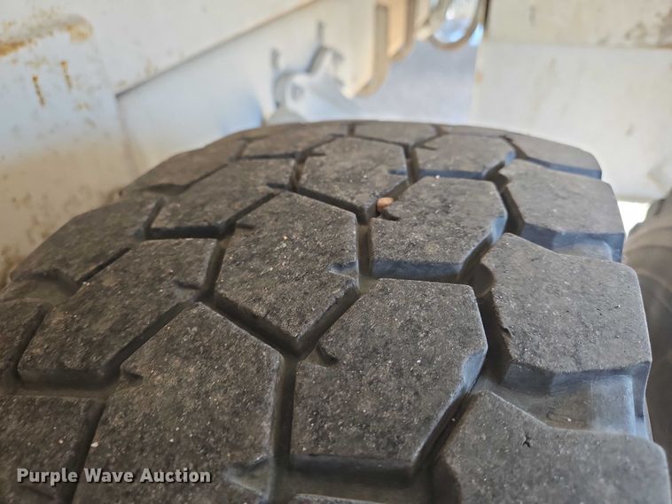 image for item EN8433 2012 Freightliner Business Class M2 bucket truck