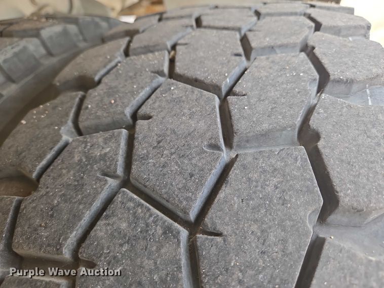 image for item EN8433 2012 Freightliner Business Class M2 bucket truck