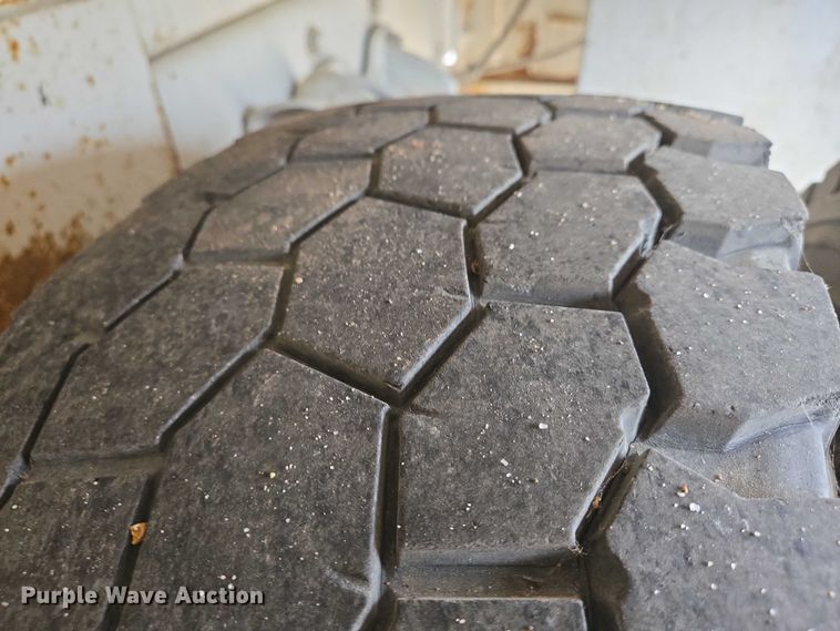 image for item EN8433 2012 Freightliner Business Class M2 bucket truck